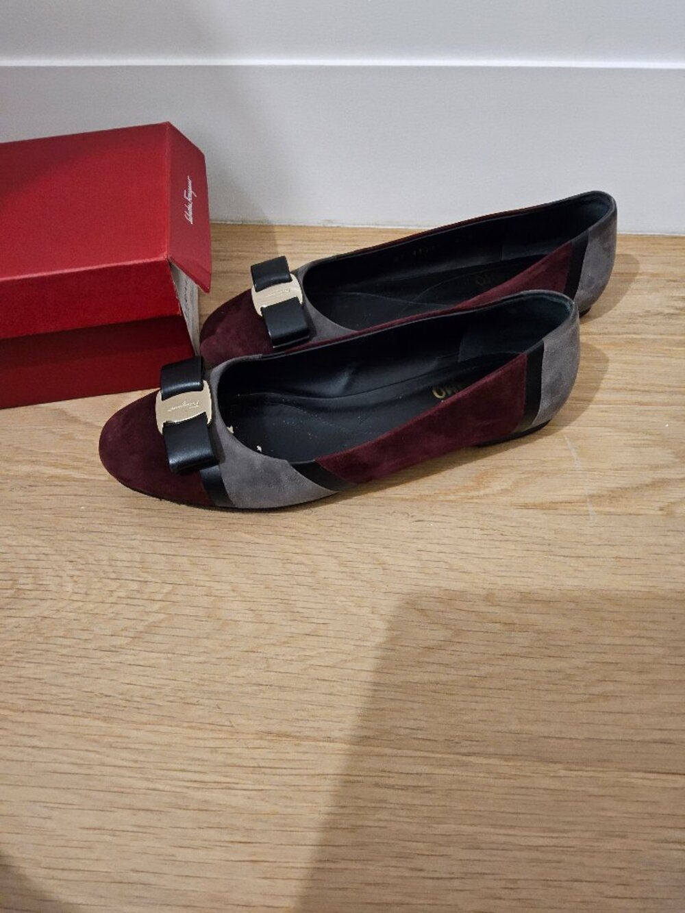 Salvatore ferragamo varina flat size 8b
